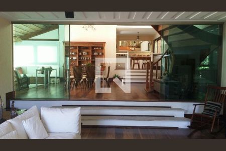 Casa à venda com 4 quartos, 540m² em São Francisco, Niterói