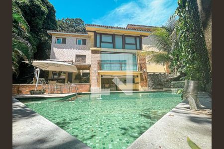 Casa à venda com 4 quartos, 540m² em São Francisco, Niterói