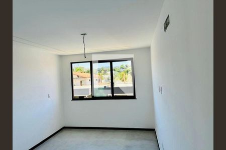 Casa à venda com 4 quartos, 245m² em Camboinhas, Niterói