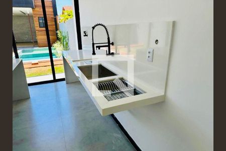 Casa à venda com 4 quartos, 245m² em Camboinhas, Niterói