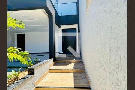 Casa à venda com 4 quartos, 245m² em Camboinhas, Niterói