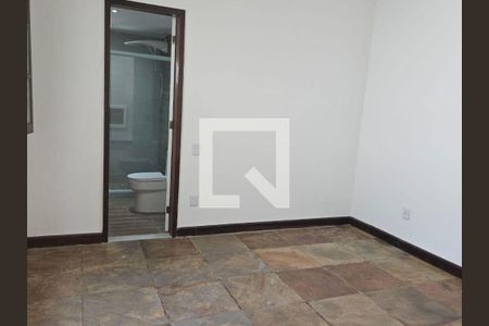 Casa à venda com 3 quartos, 400m² em Piratininga, Niterói