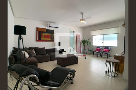Casa à venda com 4 quartos, 300m² em Badu, Niterói