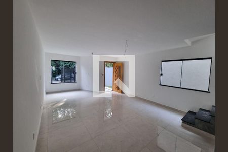 Casa à venda com 4 quartos, 150m² em Itaipu, Niterói