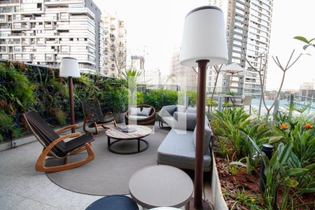 Apartamento à venda com 122m², 3 quartos e 2 vagas Apartamento à venda com 122m², 3 quartos e 2 vagasÁrea comum - Piscina