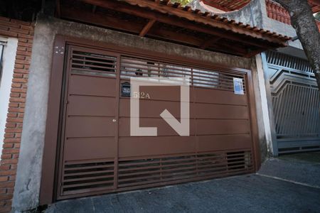 Casa à venda com 200m², 2 quartos e 3 vagas Casa à venda com 200m², 2 quartos e 3 vagasFachada