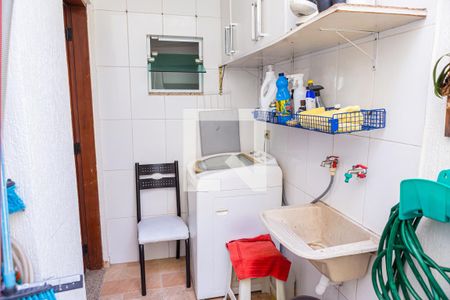 Casa de condomínio à venda com 68m², 2 quartos e 1 vagaÁrea de Serviço