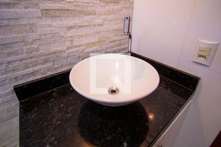 Casa para alugar com 75m², 2 quartos e 1 vaga Casa para alugar com 75m², 2 quartos e 1 vagaBanheiro Social