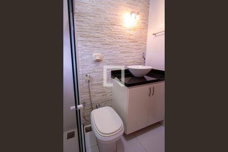 Casa para alugar com 75m², 2 quartos e 1 vaga Casa para alugar com 75m², 2 quartos e 1 vagaBanheiro Social