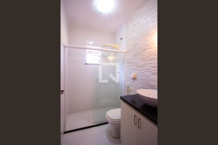 Casa para alugar com 75m², 2 quartos e 1 vaga Casa para alugar com 75m², 2 quartos e 1 vagaBanheiro Social