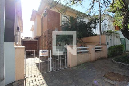 Casa para alugar com 200m², 3 quartos e 3 vagasFachada