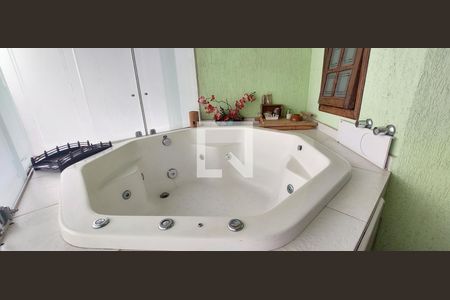 Casa à venda com 400m², 3 quartos e 4 vagasBanheira Quarto 1 suíte