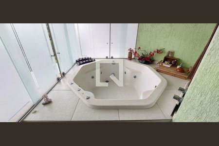 Casa à venda com 400m², 3 quartos e 4 vagasBanheira Quarto 1 suíte