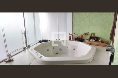 Casa à venda com 400m², 3 quartos e 4 vagasBanheira Quarto 1 suíte