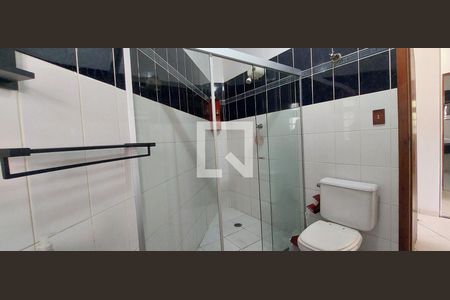 Casa à venda com 400m², 3 quartos e 4 vagasBanheiro Quarto 1 suíte