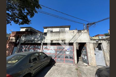 Casa à venda com 90m², 2 quartos e 1 vagaFachada + Plaquinha
