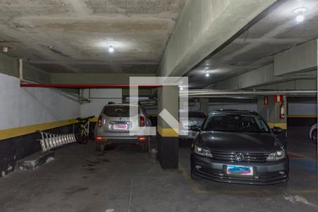 Apartamento à venda com 120m², 3 quartos e 4 vagas Apartamento à venda com 120m², 3 quartos e 4 vagasGaragem