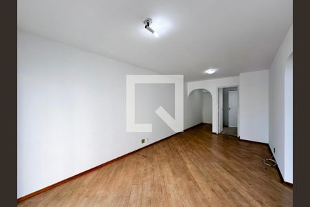Apartamento para alugar com 72m², 2 quartos e 1 vagaSala