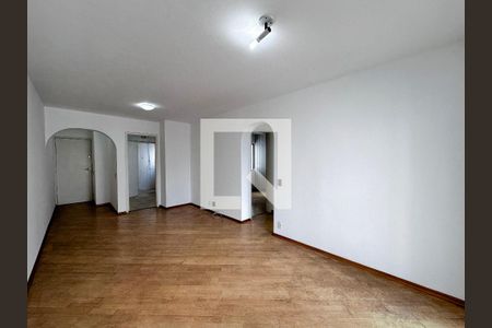 Apartamento para alugar com 72m², 2 quartos e 1 vagaSala