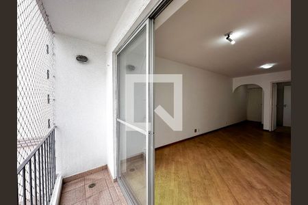 Apartamento para alugar com 72m², 2 quartos e 1 vagaSacada Sala