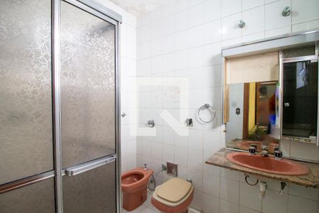 Casa à venda com 430m², 4 quartos e 4 vagasBanheiro da Suíte 2