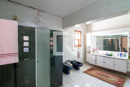 Casa à venda com 430m², 4 quartos e 4 vagasBanheiro da Suíte Master