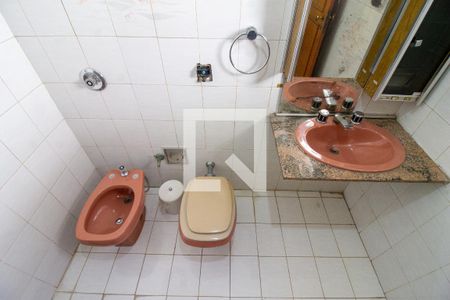 Casa à venda com 430m², 4 quartos e 4 vagasBanheiro da Suíte 2