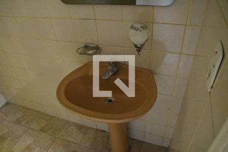 Casa de condomínio para alugar com 430m², 4 quartos e 3 vagasBanheiro