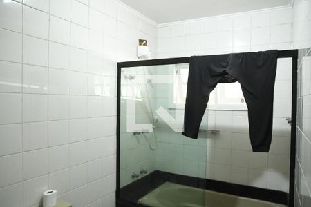 Casa de condomínio para alugar com 430m², 4 quartos e 3 vagasBanheiro da suíte 2 