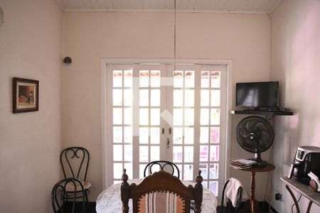 Casa de condomínio para alugar com 430m², 4 quartos e 3 vagasCopa