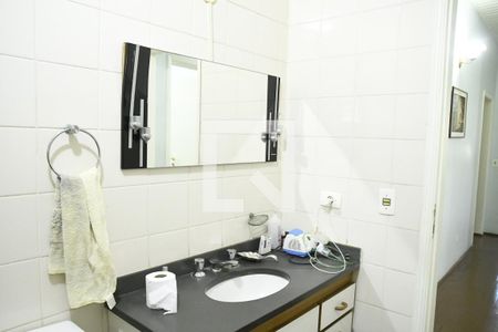Casa de condomínio para alugar com 430m², 4 quartos e 3 vagasBanheiro Social
