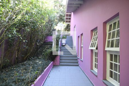 Casa de condomínio para alugar com 430m², 4 quartos e 3 vagasVaranda