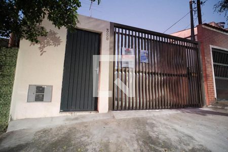 Casa para alugar com 150m², 2 quartos e 1 vaga Casa para alugar com 150m², 2 quartos e 1 vagaFachada