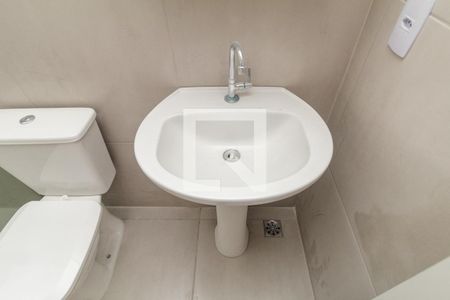 Banheiro de kitnet/studio para alugar com 1 quarto, 23m² em República, São Paulo