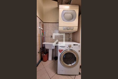 Apartamento à venda com 198m², 3 quartos e 2 vagas Apartamento à venda com 198m², 3 quartos e 2 vagasLavanderia