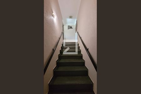 Apartamento à venda com 198m², 3 quartos e 2 vagas Apartamento à venda com 198m², 3 quartos e 2 vagasEscada