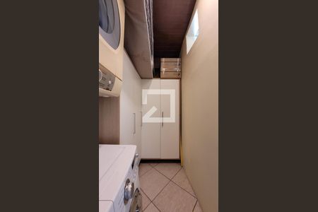 Apartamento à venda com 198m², 3 quartos e 2 vagas Apartamento à venda com 198m², 3 quartos e 2 vagasLavanderia