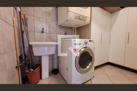 Apartamento à venda com 198m², 3 quartos e 2 vagas Apartamento à venda com 198m², 3 quartos e 2 vagasLavanderia