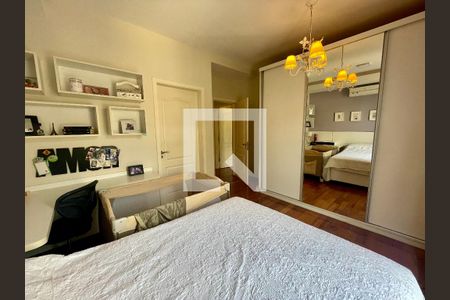 Casa de condomínio à venda com 380m², 5 quartos e 4 vagas Casa de condomínio à venda com 380m², 5 quartos e 4 vagasSuíte 3