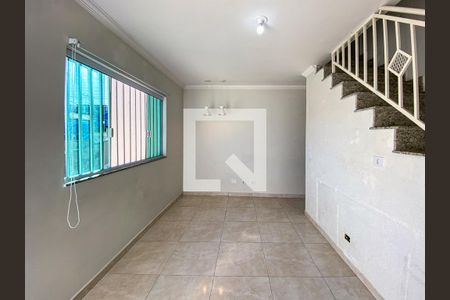 Sala de casa para alugar com 2 quartos, 70m² em Jardim Santos Dumont, São Paulo