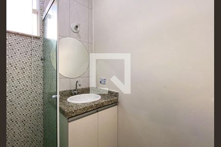 Banheiro1 de casa para alugar com 2 quartos, 70m² em Jardim Santos Dumont, São Paulo