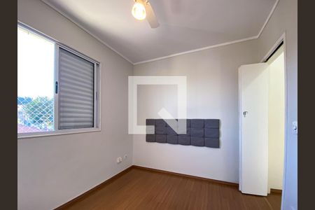 Quarto 2 de casa para alugar com 2 quartos, 70m² em Jardim Santos Dumont, São Paulo