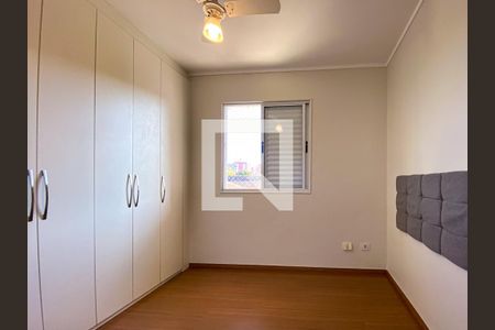 Quarto 2 de casa para alugar com 2 quartos, 70m² em Jardim Santos Dumont, São Paulo