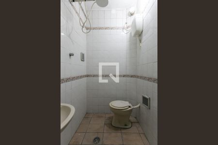 Banheiro de casa para alugar com 1 quarto, 50m² em Vila Carmosina, São Paulo