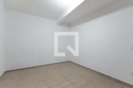 Quarto de casa para alugar com 1 quarto, 50m² em Vila Carmosina, São Paulo