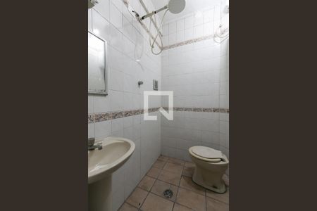 Banheiro de casa para alugar com 1 quarto, 50m² em Vila Carmosina, São Paulo