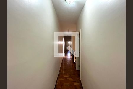 Casa à venda com 350m², 4 quartos e 4 vagas Casa à venda com 350m², 4 quartos e 4 vagasCorredor