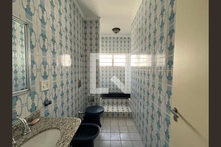 Casa à venda com 350m², 4 quartos e 4 vagas Casa à venda com 350m², 4 quartos e 4 vagasBanheiro Corredor