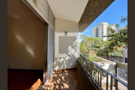 Casa à venda com 350m², 4 quartos e 4 vagas Casa à venda com 350m², 4 quartos e 4 vagasVaranda da Suíte 1