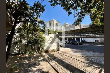 Casa à venda com 350m², 4 quartos e 4 vagas Casa à venda com 350m², 4 quartos e 4 vagasGaragem